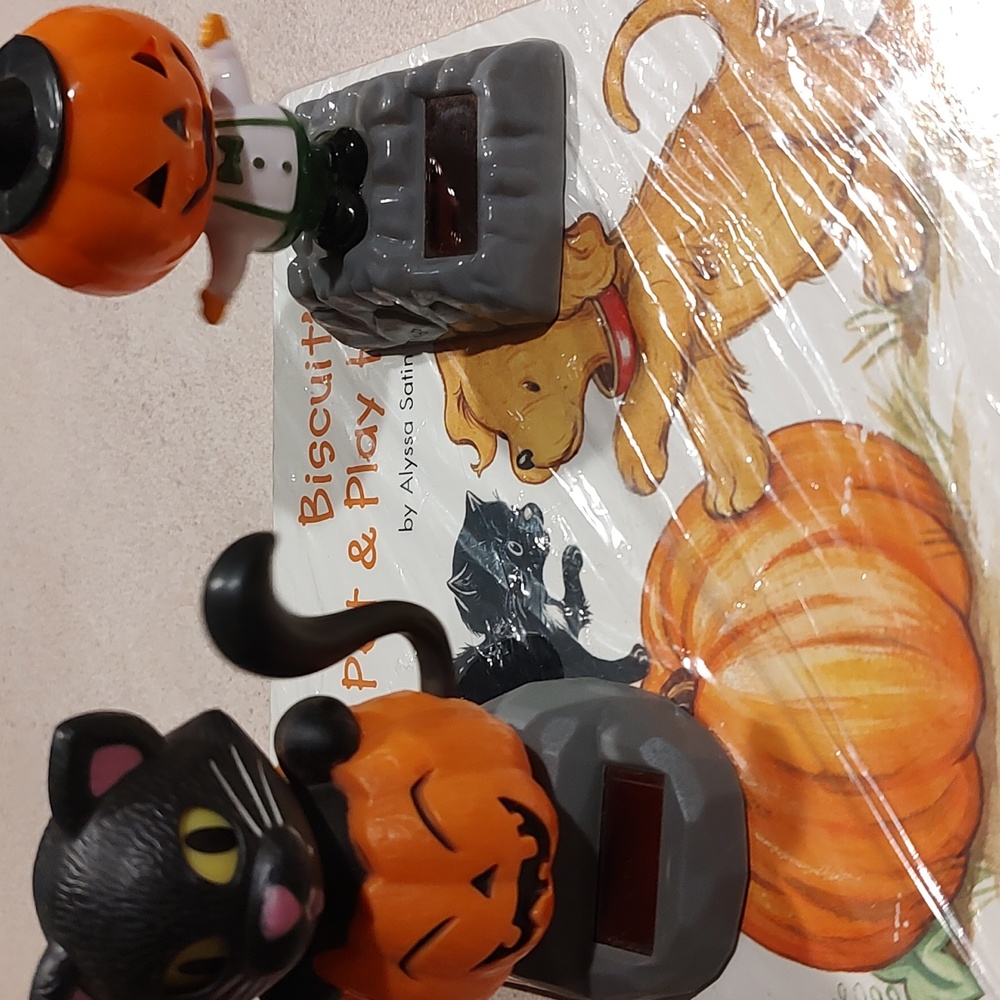 Pet+Play Halloween Biscuit the little yellow puppy boardbook+2 shaking figures